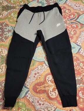 Nike Tech Joggers |  Size Small